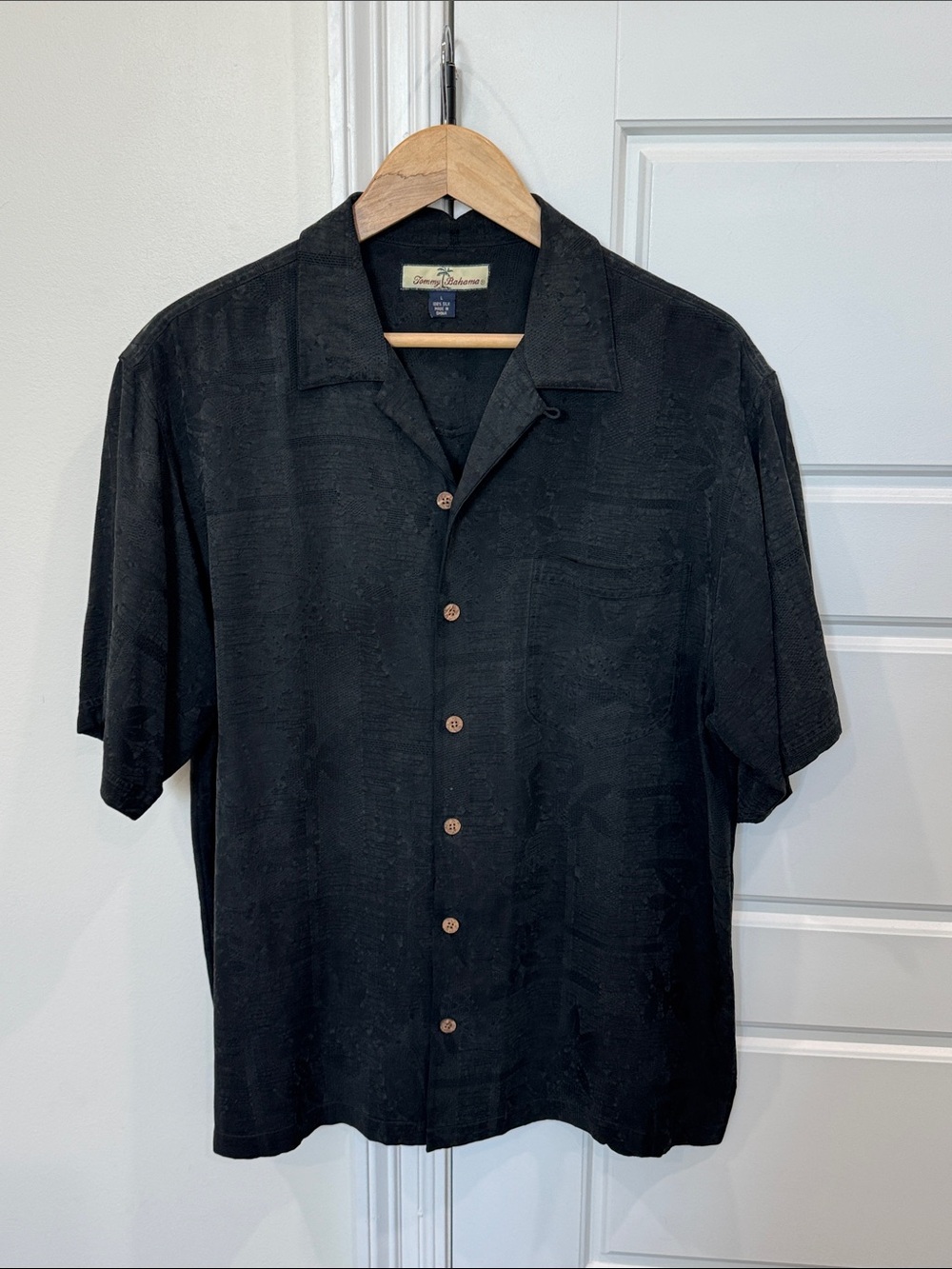 Tommy Bahama 100% Silk Men’s Button-up Shirt Top Black Tropical Print, size L